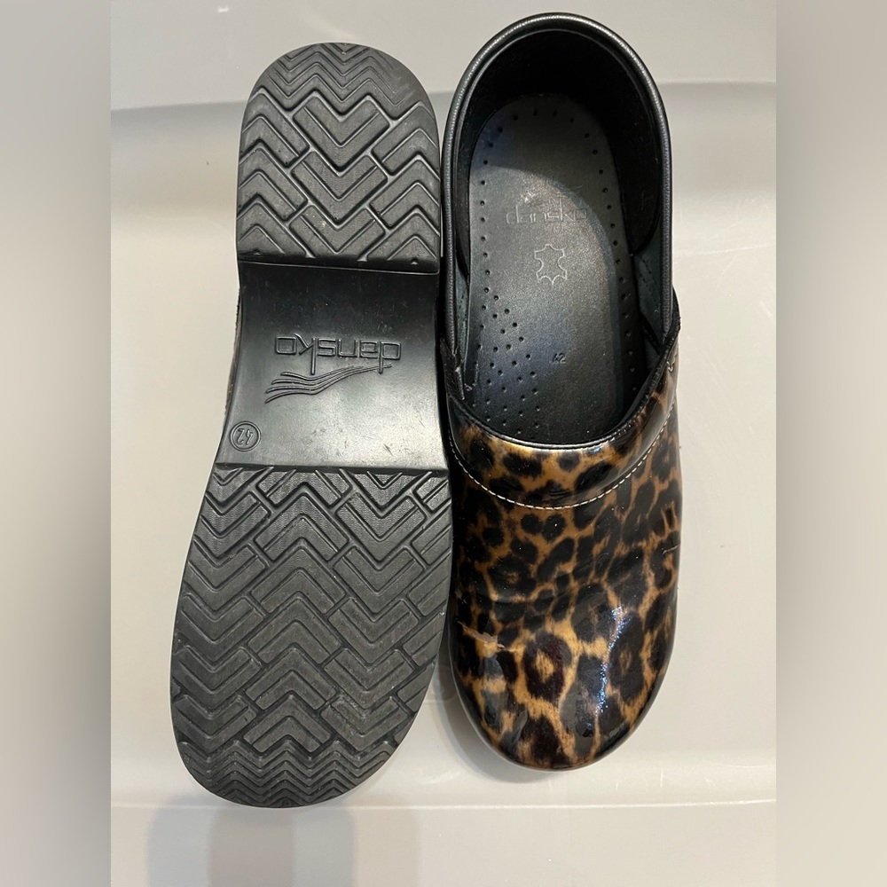 Leopard print Dansko size 42. $50.